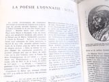un livre ouvert sur lequel figure la photo d'un homme