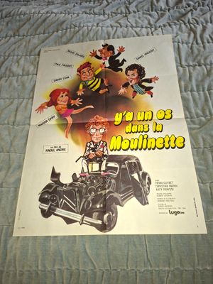 y a un os dans la moulinette. Affiche 60 x 80 cm