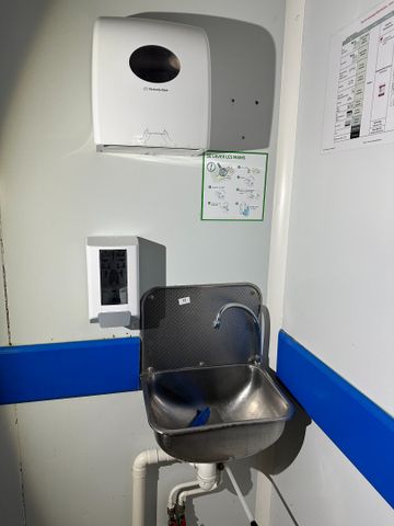 Lave main inox, avec distributeur de papier et distributeur de sa...
