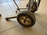 a small cart that is sitting on the floor