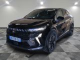 un 4x4 noir garé dans un garage au sol en damier