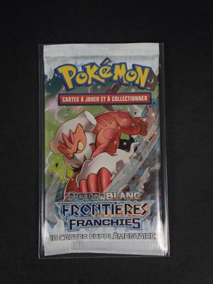 gros plan d'une carte à collectionner pokemon sur une table