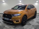 l'avant d'une DSX jaune garée sur un sol à damier