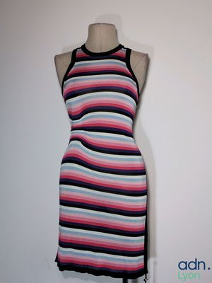 robe de femme sur un mannequin mannequin mannequin mannequin mannequin mannequin mannequin mannequin mannequin mann