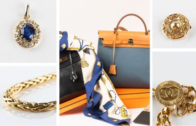 collage de photos d'accessoires dorés et bleus, notamment un sac à main, un bracelet, une bague et un collier