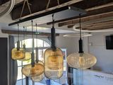 many lights that are hanging from the ceiling in the room