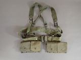 a pair of suspenders that are attached to the back of a belt