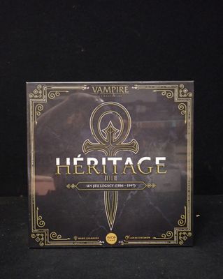 un gros plan d'une boîte sur laquelle figure un logo
