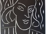 un dessin en noir et blanc d'un visage de femme