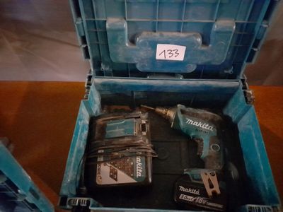 Visseuse à placo Makita DFS 452 avec chargeur et accût - Photo 1