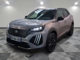 l'avant d'un SUV argenté garé sur un sol à damier