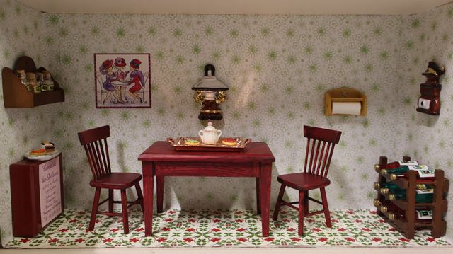 Diorama. Composition miniature, dans une vitrine en bois, vitre e...