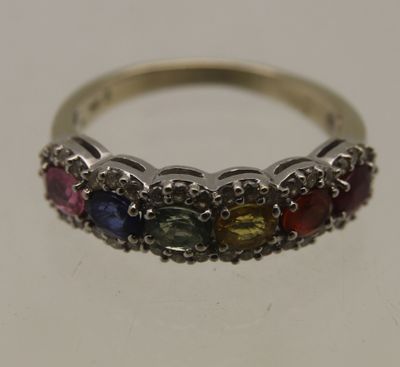 Bague en or 14K ornée d'une ligne rubis et saphirs