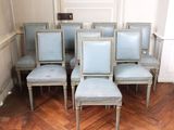 lot de six chaises de salle à manger de style français, peintes, avec des assises rembourrées bleues