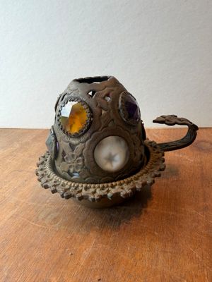 a picture of a metal object on a wooden table