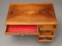 Bureau en placage de noyer, ouvrant par un tiroir en ceintur… (photo 6)