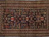 tapis persan ancien à motifs bleus et rouges