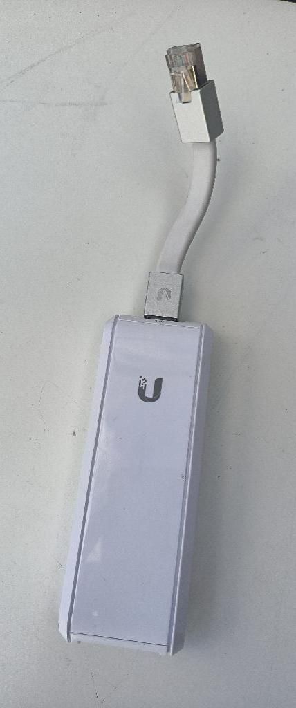 Contrôleur réseau de marque UBIQUITI, modèle UniFi Cloud Key…