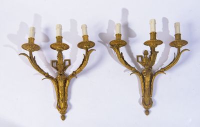 paire d'appliques murales antiques en laiton avec bougies sur chacune d'elles
