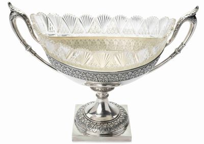 FABERGÉ VASE EN ARGENT ET VERRE TAILLÉ Maison Fabergé Fourni…