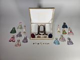 une boîte contenant tout un tas d'objets différents