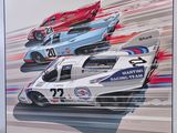 un tableau représentant trois voitures de course sur un circuit