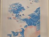 tableau encadré représentant des oiseaux et des fleurs sur fond blanc