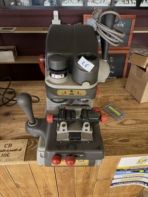 MACHINE A REPRODUCTION DE CLEFS MATRIX SX - Photo 1