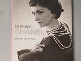 the cover of a book with a picture of a woman wearing pearls