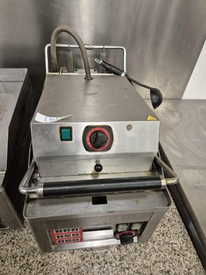 a machine that is sitting on a counter in a kitchen