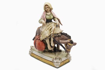 ITALIE - CAPODIMONTE Statuette en biscuit émaillé polychrome…