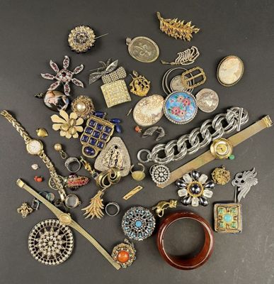 many different types of jewelry on the table