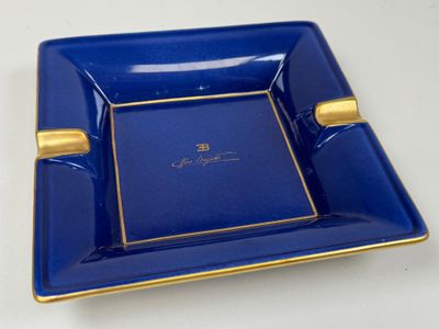 an image of a blue and gold ashtray with a gold rim