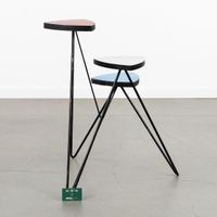 Un support décoratif pour plantes, en Formica et métal patin… (photo 2)