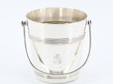 un seau à glace ancien plaqué argent, muni de poignées et de poignées