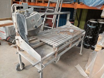 an image of a metal bench in a garage