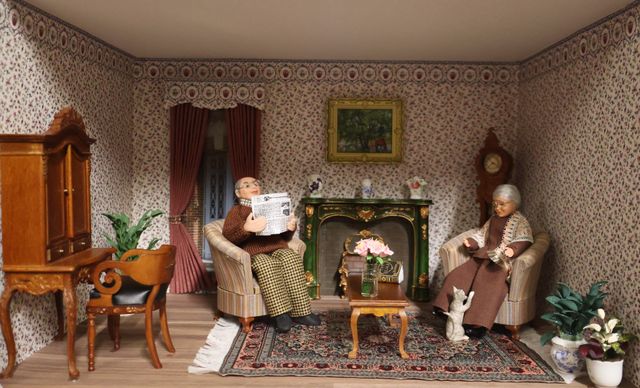 Diorama. Composition miniature, dans une vitrine en bois, vitre e...