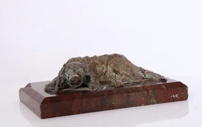 Presse-papier en bronze argenté figurant un chien de chasse …