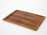 une image représentant un plateau en bois sur fond blanc