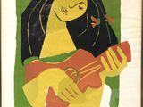 une image représentant un tableau d'une femme avec une guitare