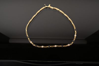 Collier en or jaune 750/1000 à maille géométrique élégante