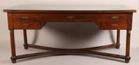 Bureau en acajou et placage d'acajou ouvrant par cinq tiroir…