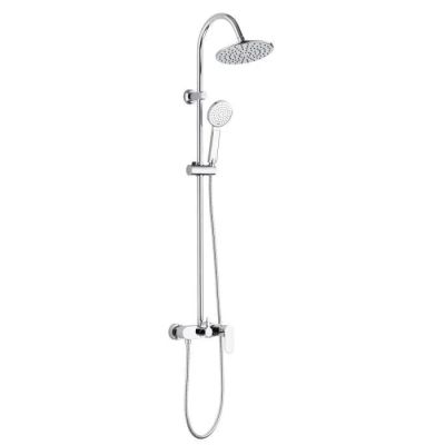 gros plan d'une pomme de douche avec une douchette à main