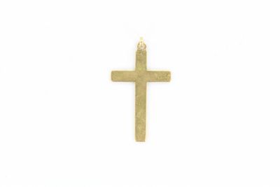gros plan d'une croix en or sur fond blanc
