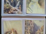quatre photos d'une femme en robe blanche et d'un homme en tunique blanche