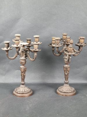 Paire de candélabres en bronze, à six lumières à décor néo-c…
