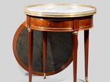 une table ronde avec un plateau en marbre et deux pieds