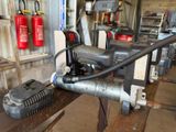 une machine posée sur une table