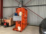 une machine qui se trouve à l'intérieur d'un garage