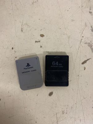 une carte de jeu en noir et blanc à côté d'une autre carte de jeu en noir et blanc